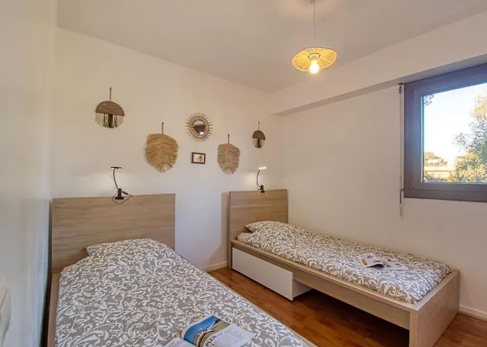 Le Capricorne By Interhome Lägenhet Saint-Raphaël